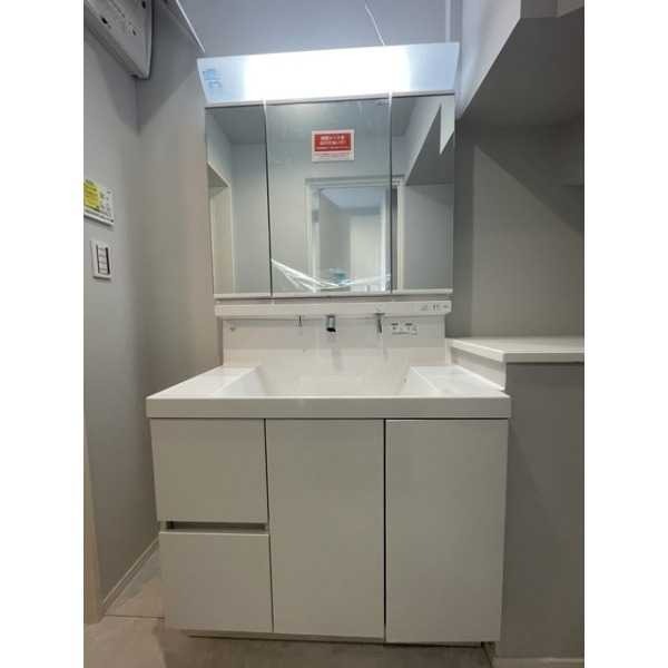 ��ʌ��������܎s���搼��{�P���ڂ̃^�E���n�E�X�̐��ʏ�