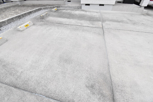 ��ʌ��z�J�s���z�J�R���ڂ̃}���V�����̒��ԏ�