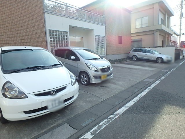 ��ʌ��������܎s������㗎���Q���ڂ̃A�p�[�g�̒��ԏ�