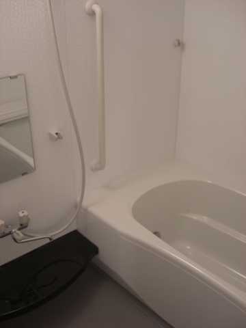 ��ʌ��������܎s��{��V�����Q���ڂ̃A�p�[�g�̃o�X