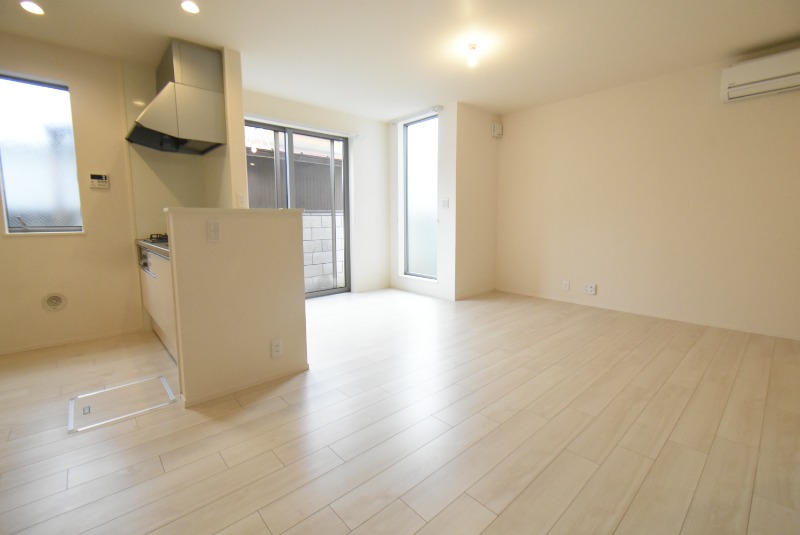 ��ʌ��F�J�s�����P���ڂ̃}���V�����̋��ԁE���r���O