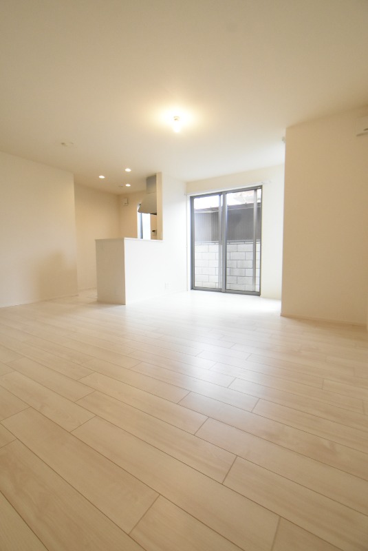 ��ʌ��F�J�s�����P���ڂ̃}���V�����̋��ԁE���r���O