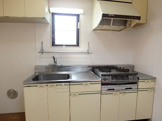 ��ʌ��������܎s�k����i���R���ڂ̃}���V�����̃L�b�`��