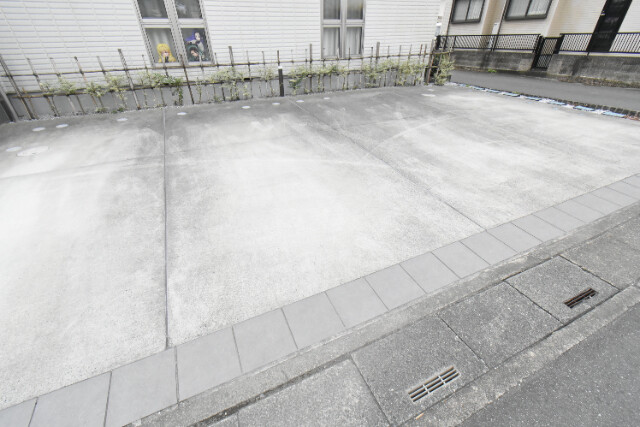 ��ʌ��F�J�s�����P���ڂ̃}���V�����̒��ԏ�