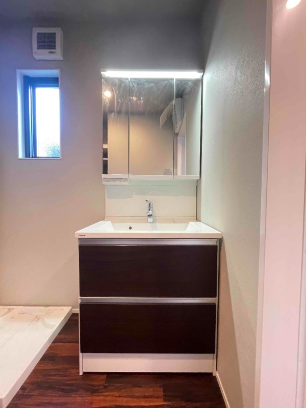 ��ʌ�����s�㒬�Q���ڂ̃A�p�[�g�̐��ʏ�