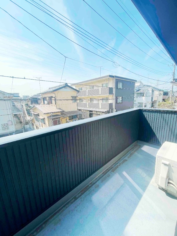 ��ʌ�����s�㒬�Q���ڂ̃A�p�[�g�̃o���R�j�[