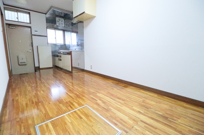 ��ʌ��������܎s�k��{�����̃A�p�[�g�̋��ԁE���r���O