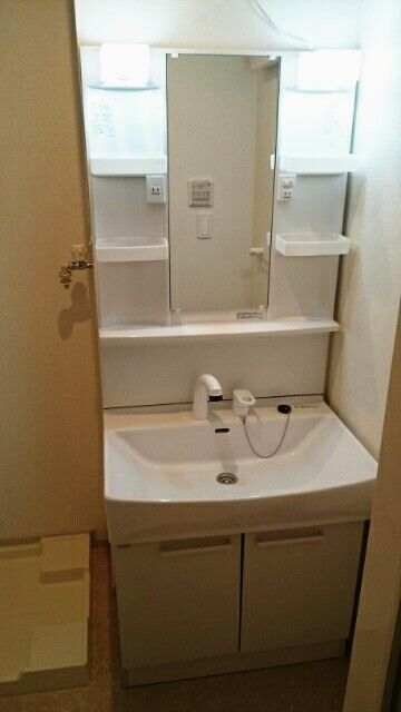 ��ʌ��������܎s�΋�厚���̃A�p�[�g�̐��ʏ�