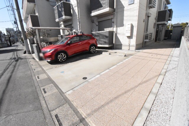 ��ʌ��������܎s�k��{�����R���ڂ̃A�p�[�g�̒��ԏ�