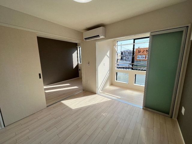 ��ʌ�����s�厚���s���т̃A�p�[�g�̋��ԁE���r���O