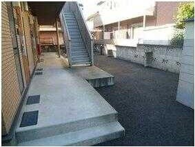 ��ʌ�����s���ȂP���ڂ̃A�p�[�g�̃G���g�����X