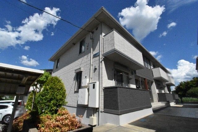 埼玉県上尾市大字瓦葺2404-1のアパートの建物外観