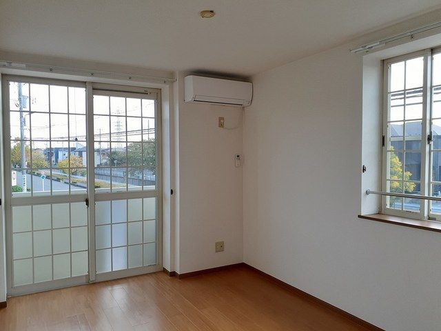 ��ʌ������s�V�h�P���ڂ̃A�p�[�g�̋��ԁE���r���O