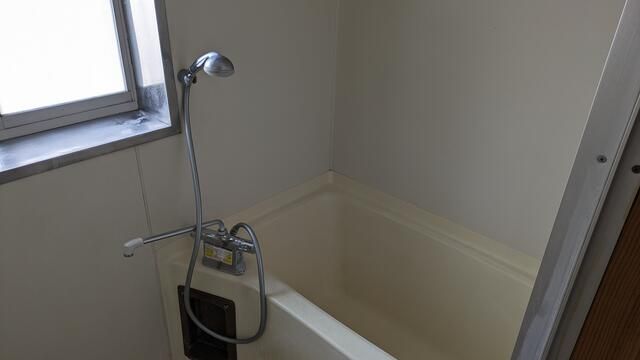 ��ʌ��������܎s�k��ޗǒ��̃A�p�[�g�̃o�X