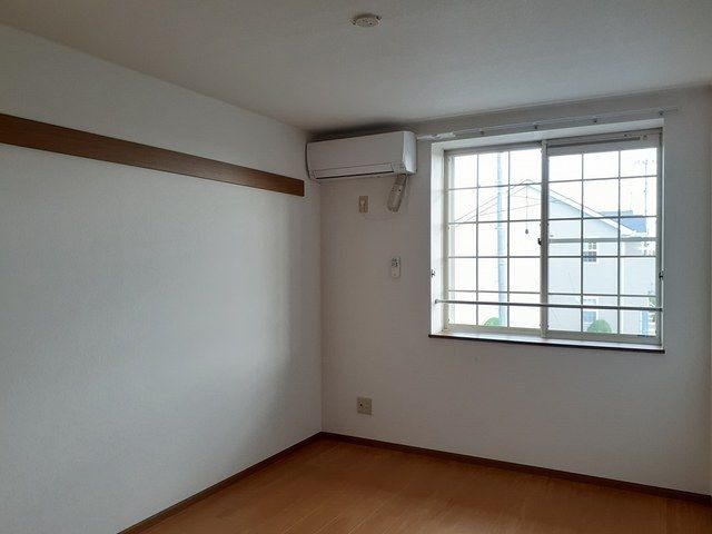 ��ʌ������s�V�h�P���ڂ̃A�p�[�g�̂��̑������E�X�y�[�X