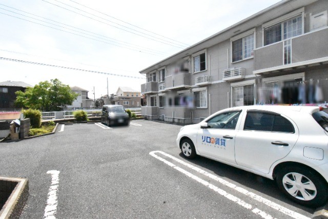 ��ʌ������s�V�h�P���ڂ̃A�p�[�g�̒��ԏ�