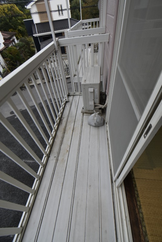 ��ʌ��@�c�s��O���P���ڂ̃A�p�[�g�̃o���R�j�[