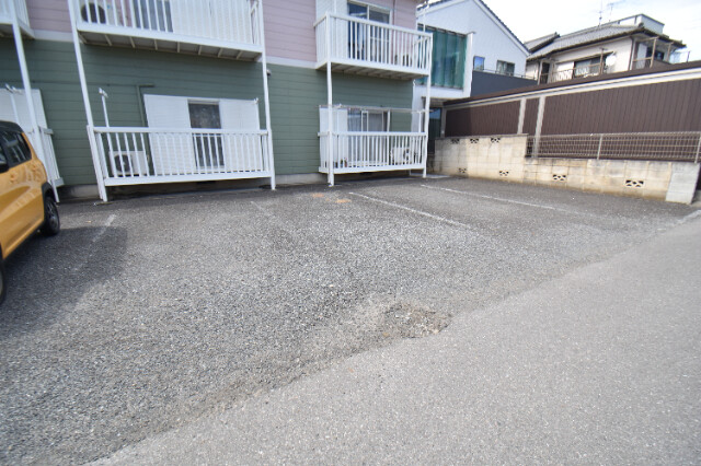 ��ʌ��@�c�s��O���P���ڂ̃A�p�[�g�̒��ԏ�