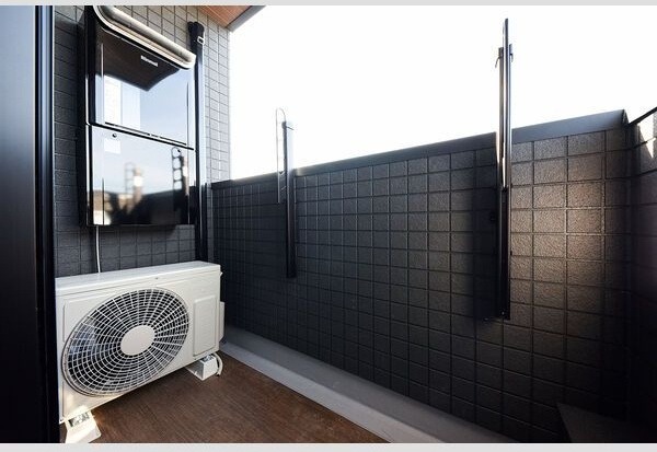 ��ʌ��������܎s������厚���[��̃A�p�[�g�̃o���R�j�[