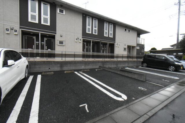 ��ʌ��������܎s������x�蒬�̃A�p�[�g�̒��ԏ�