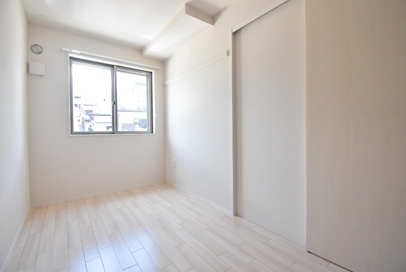 ��ʌ�����s�厚���s�g���̃A�p�[�g�̂��̑������E�X�y�[�X