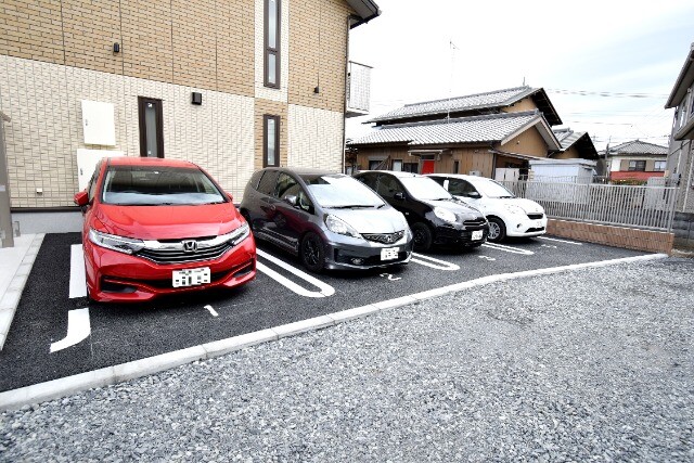 ��ʌ�����s�ٍ��P���ڂ̃A�p�[�g�̒��ԏ�