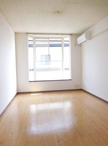 ��ʌ��������܎s�k��ޗǒ��̃A�p�[�g�̋��ԁE���r���O