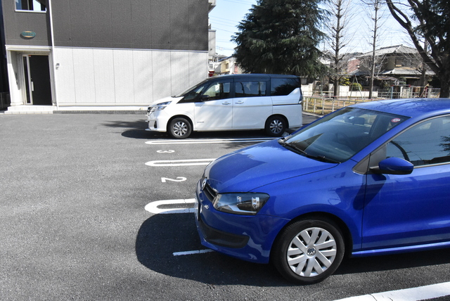 ��ʌ��������܎s�k��{�����S���ڂ̃A�p�[�g�̒��ԏ�