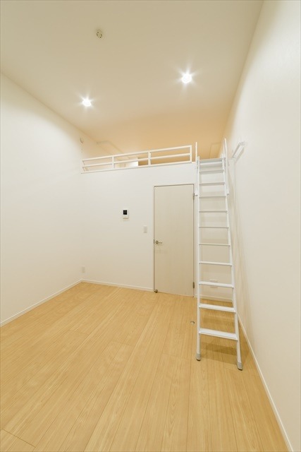 ��ʌ��������܎s��΋���̏o���̃A�p�[�g�̋��ԁE���r���O