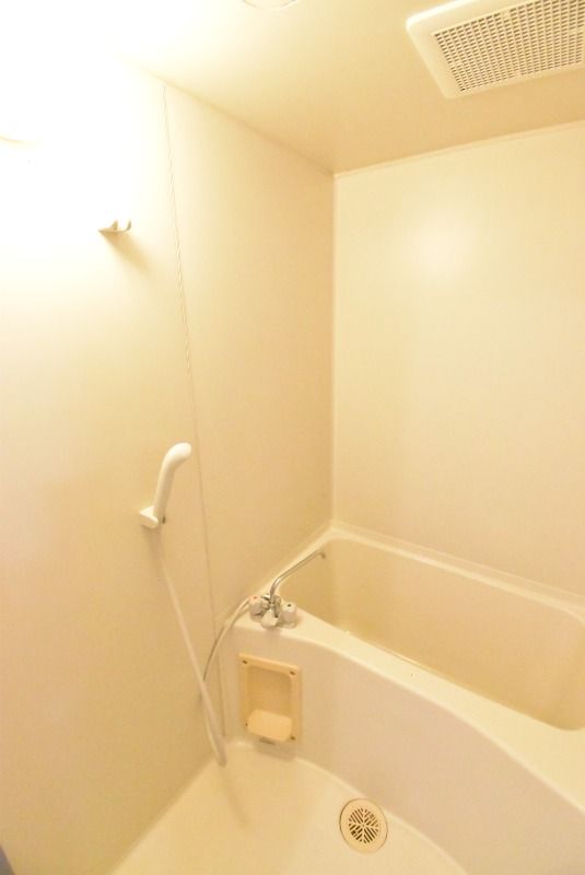 ��ʌ������s�ٓV�T���ڂ̃A�p�[�g�̃o�X