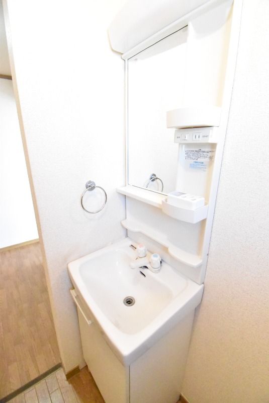 ��ʌ������s�ٓV�T���ڂ̃A�p�[�g�̐��ʏ�