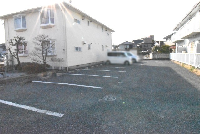 ��ʌ������s�ٓV�T���ڂ̃A�p�[�g�̒��ԏ�