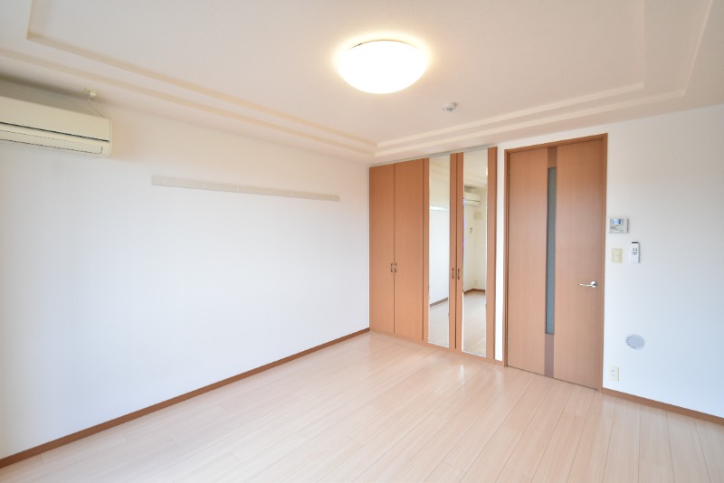 ��ʌ��z�J�s���C�N�^�E���P���ڂ̃}���V�����̋����E���r���O