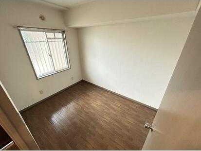 ��ʌ��������܎s�Y�a��̉ƂU���ڂ̃}���V�����̐Q��