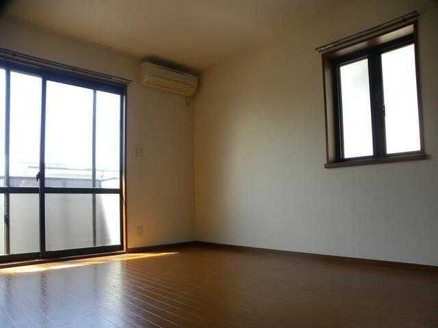 ��ʌ������s�����̃A�p�[�g�̐Q��