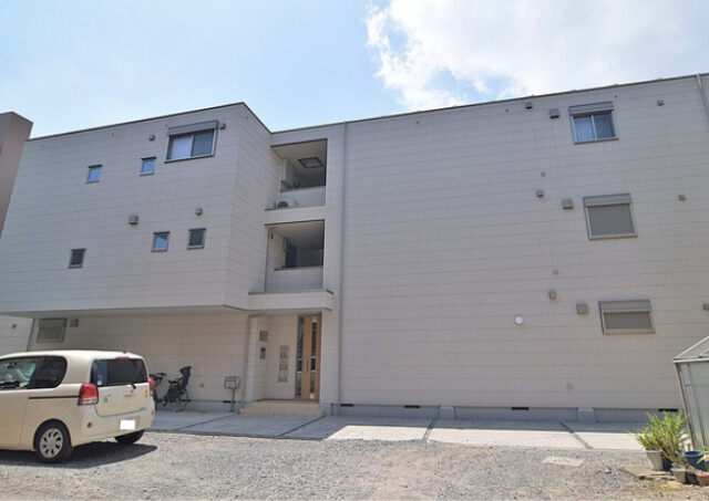 ��ʌ��z�J�s�ԎR���P���ڂ̃}���V�����̌����O��