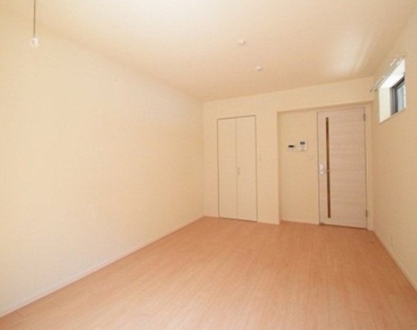 ��ʌ��z�J�s�ԎR���P���ڂ̃}���V�����̋��ԁE���r���O