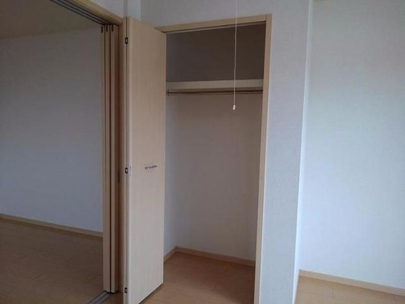 ��ʌ��z�J�s�厚��т̃A�p�[�g�̎��[