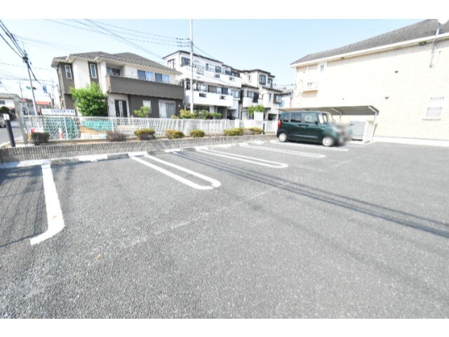 ��ʌ��z�J�s�厚��т̃A�p�[�g�̒��ԏ�