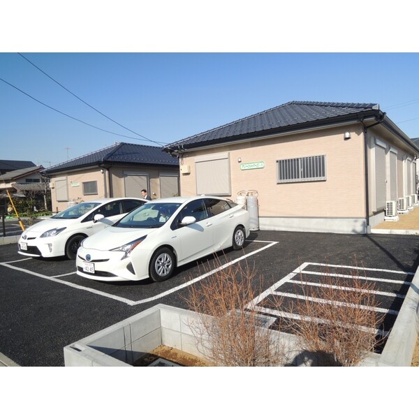 ��ʌ��t�����s���x�̃A�p�[�g�̒��ԏ�