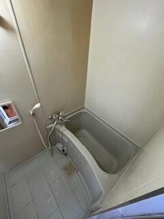 ��ʌ������s���V���ڂ̃A�p�[�g�̃o�X