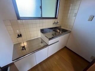 ��ʌ������s���V���ڂ̃A�p�[�g�̃L�b�`��