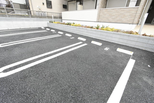 ��ʌ��������܎s������t���Q���ڂ̃A�p�[�g�̒��ԏ�