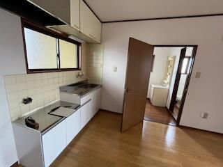 ��ʌ������s���V���ڂ̃A�p�[�g�̃L�b�`��