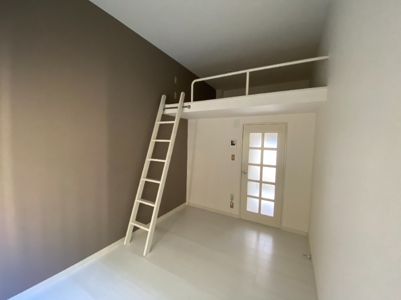 ��ʌ������s���ݑ�V���ڂ̃A�p�[�g�̋��ԁE���r���O