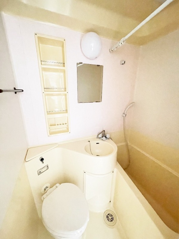 ��ʌ������s���ݑ�V���ڂ̃A�p�[�g�̃o�X