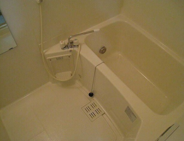 ��ʌ������s�V�h�Q���ڂ̃A�p�[�g�̃o�X