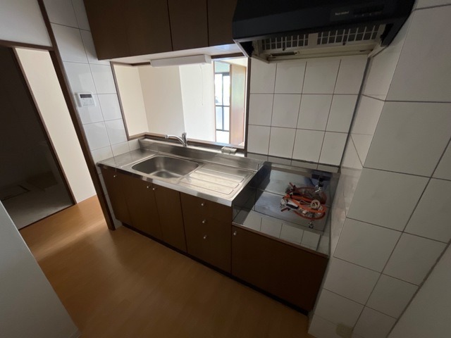 ��ʌ��������܎s�k��~�͒��̃A�p�[�g�̃L�b�`��