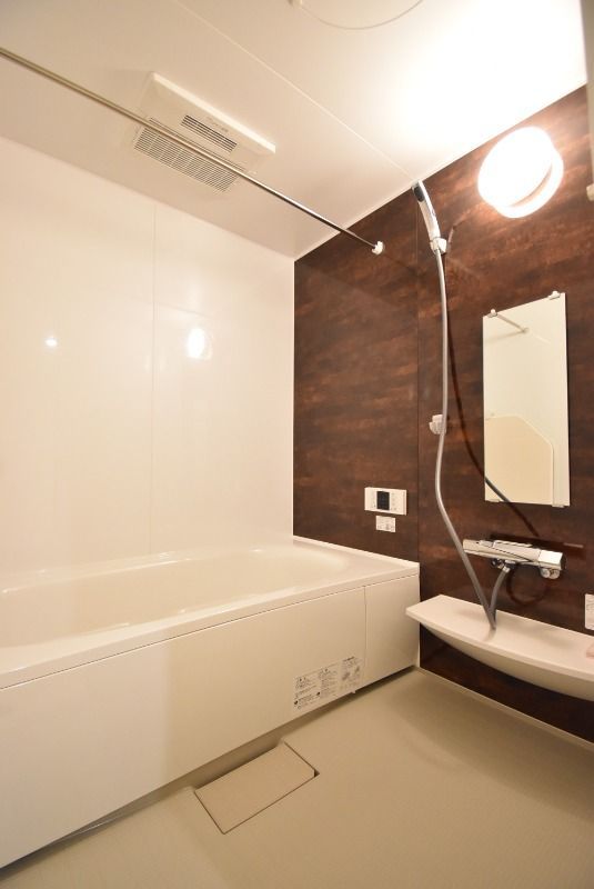 ��ʌ�����s������T���ڂ̃A�p�[�g�̃o�X