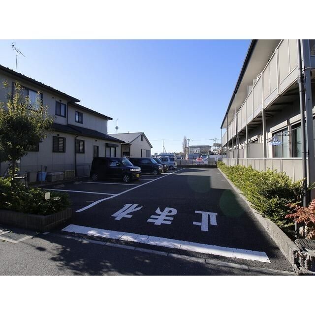 ��ʌ������s�V�h�Q���ڂ̃A�p�[�g�̒��ԏ�